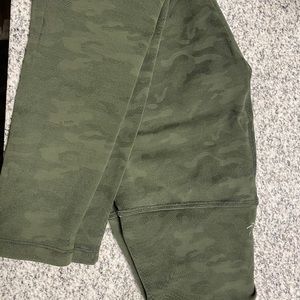 Beyond Yoga Green Camo Leggings